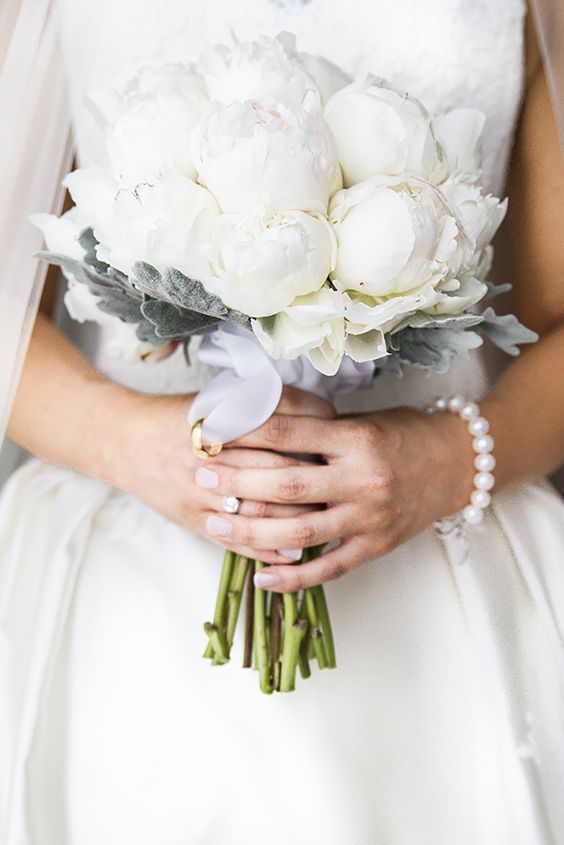 Букеты невесты: зачем нужен дублер-букет?